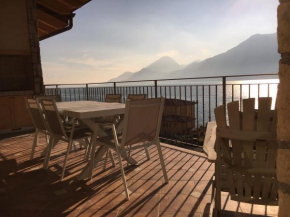 Appartamento DELUXE 1 con vasca idromassaggio vista Lago di Garda, riscaldata, privata e utilizzabile tutto l'anno, Brenzone